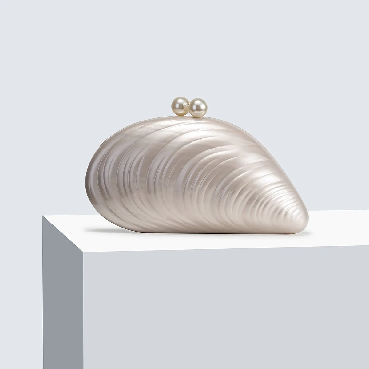 Valentina Shell-Shaped Clutch Purse - Women's Everyday Handbag - Image 5