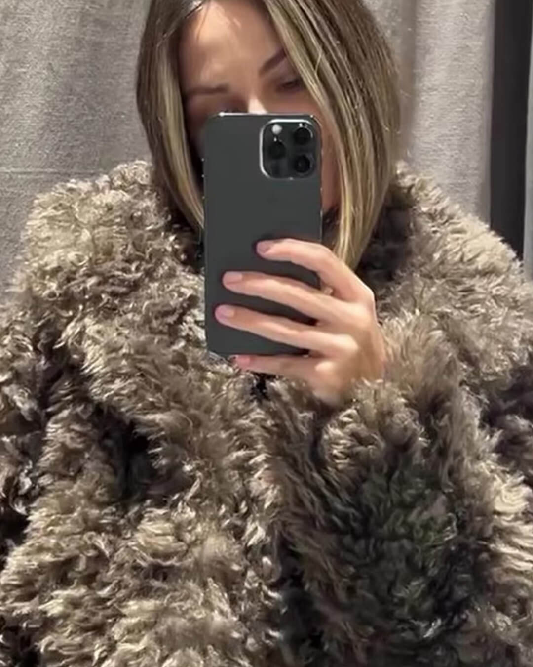 Betty Faux Fur Jacket - Women's Fall and Winter Outerwear - Image 5