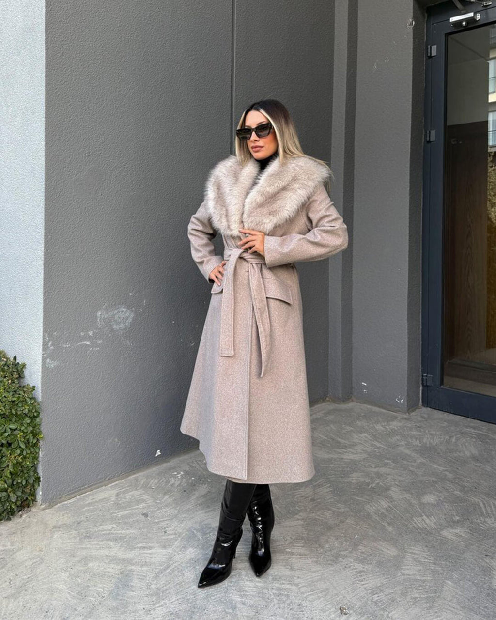 Flora Faux Fur Collar Maxi Coat - Women's Fall and Winter Outerwear - Image 4