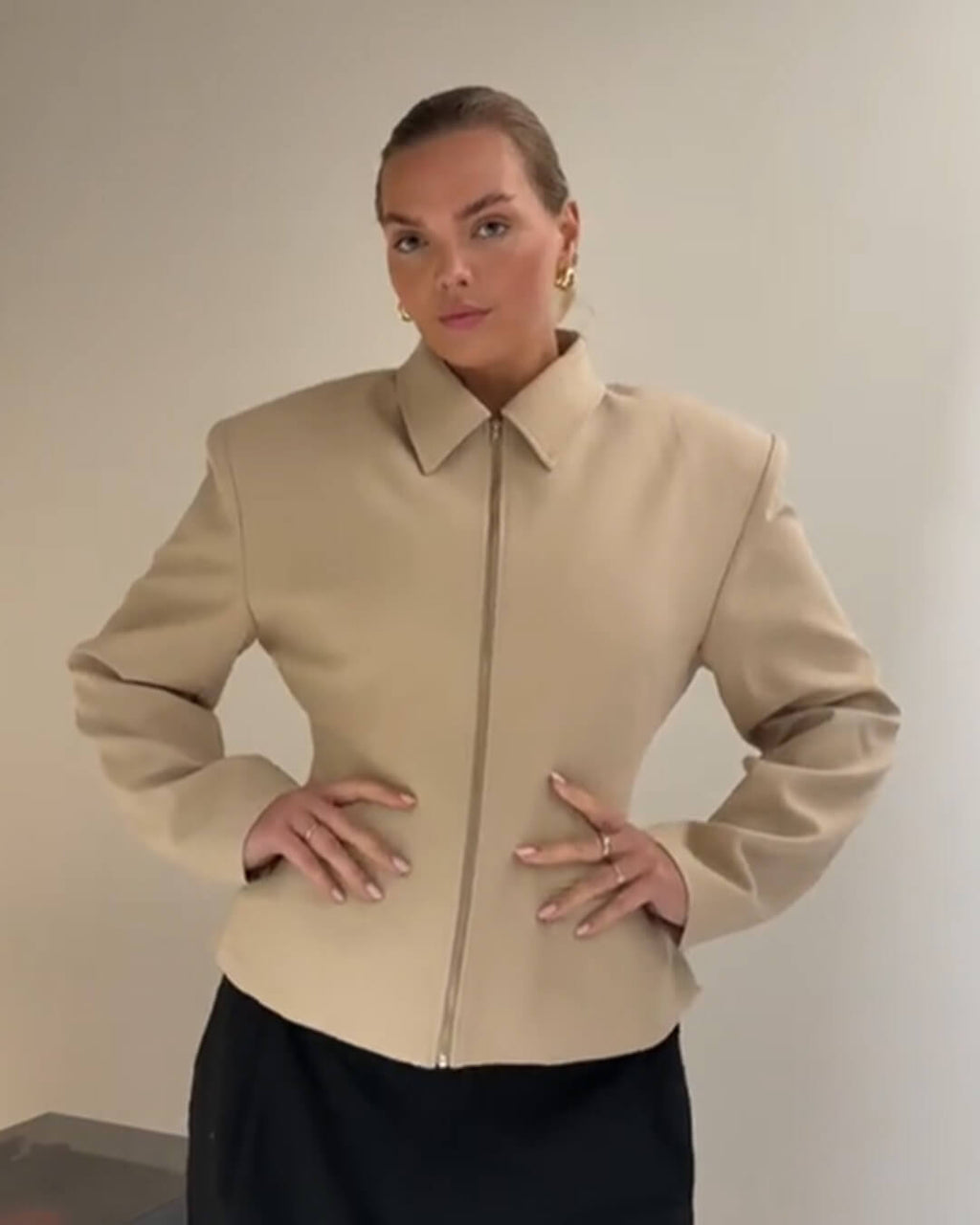 Hazeline Zip-Up Cinched Waist Jacket - Women's Fall and Winter Outerwear - Image 2