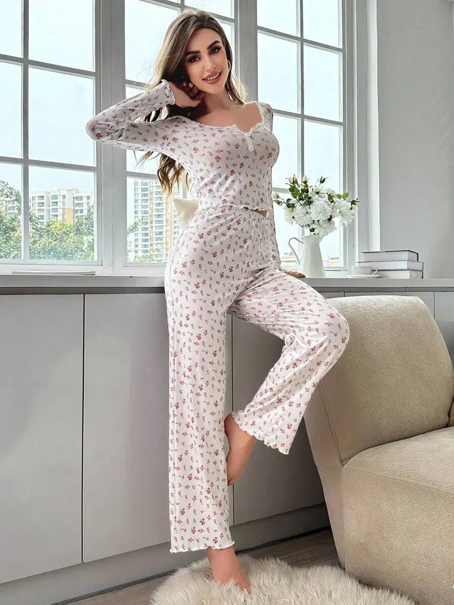 Long Sleeve Floral Pyjama Set - Women's Coordinated Two-Piece Outfit